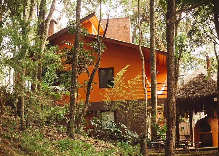 Casa na montanha em condomínio de alto padrão